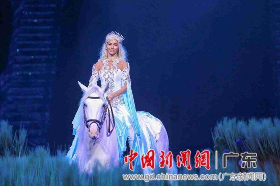 救援秀气的男孩